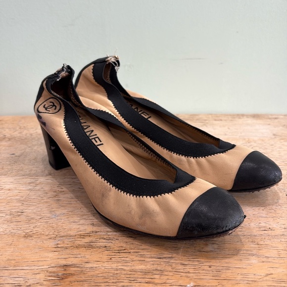 Chanel Interlocking CC Pumps Size 37C - Picture 1 of 16